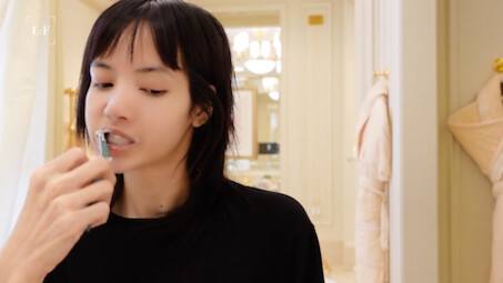 Isn't this how I brush my teeth? Hahahahaha