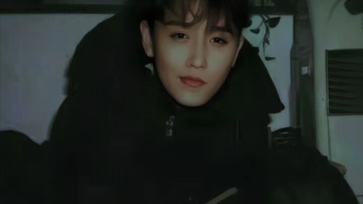 Xiao Xin live streaming melompat sambil berbaring dan so good (sambil bicara lupa kalau masih bisa t