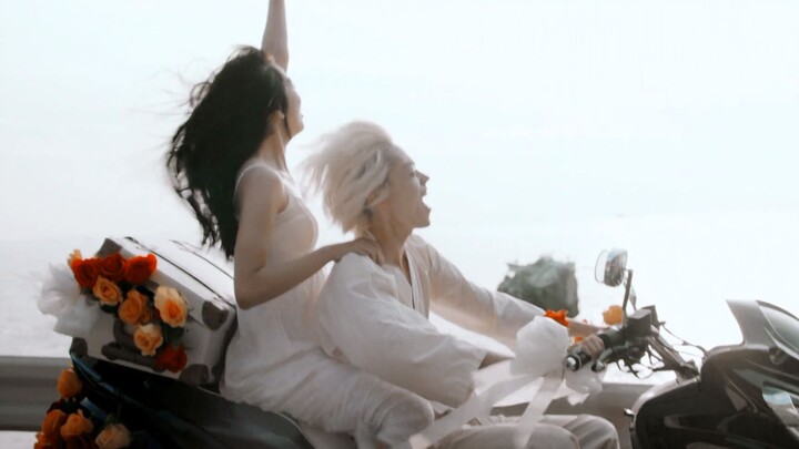 “Tinh Vệ điên cuồng muốn giết chết chính đại dương nơi cô từng chết đuối.” - “Con Dao Chìm Nước”