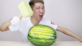Using the method of instant noodles to repair things, make a hammer. Can it smash a watermelon in on