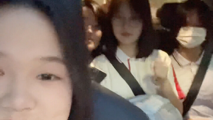 รถลำโพงมนุษย์กับเพลง “การบูชาความสุข”