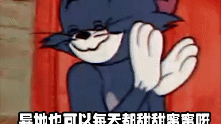 Pasangan kekasih memang selalu berusaha sebisa mungkin untuk selalu bersama, mengabadikan setiap mom