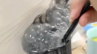 Pernahkah kamu melihat lukisan yang dibuat menggunakan gelembung yang cepat menghilang? Alat yang te