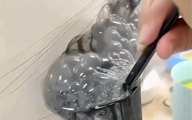你见过用转瞬即逝的泡泡作画吗？留给绘画区的工具不多了