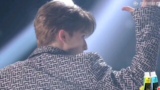 Yin Haoyu danced solo on the group's night, and specially cut in Xiaojiu's shouting