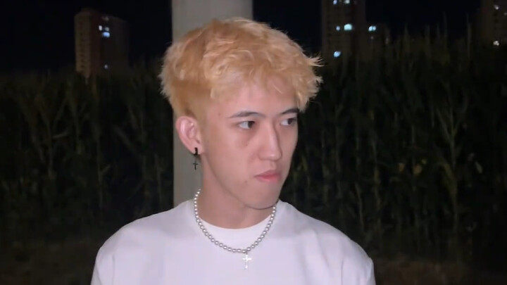 เธอไม่ใช่ดอกลิมิซัสที่หมดฤดูกาลไปแล้ว ที่หมดฤดูกาลกลับเป็นความรักที่ฉันมีต่อเธอ