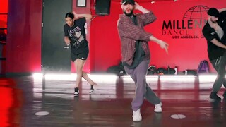 【المنزل الأحمر】رقص مبهج مؤقت من قبل السيد الوسيم البريطاني توبياس إلهامير