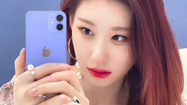 These female idols are so charming that you can almost smell their aura through the screen!