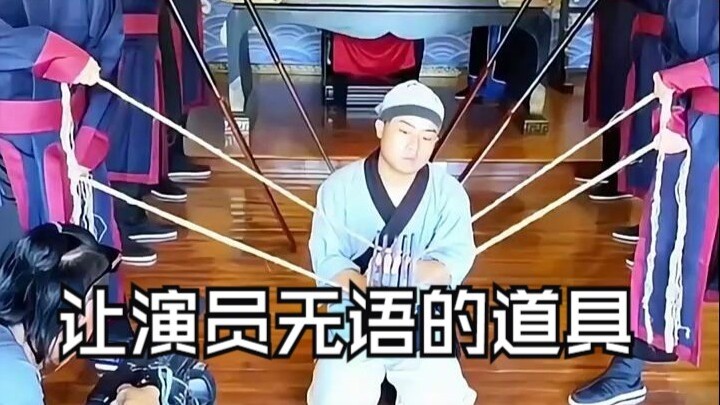 Những kẻ xui xẻo trên phim trường đúng là làm đạo diễn phát điên, còn khiến diễn viên và quay phim k