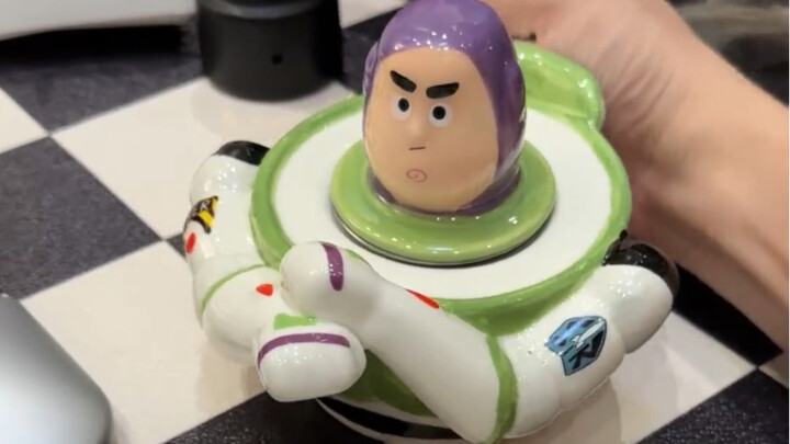 Từ ngày có Bas rót nước cho tôi, mỗi ngày tôi đều uống thêm mấy ấm nước.