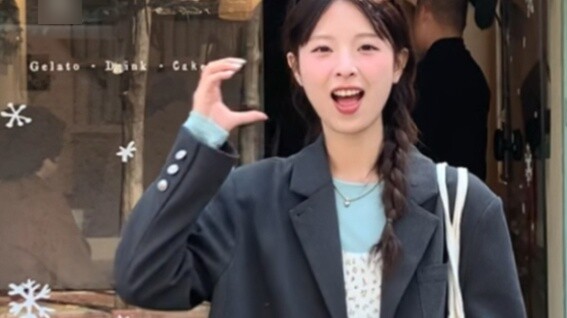 It’s so fun to go out and play with my sisters and take pictures like this