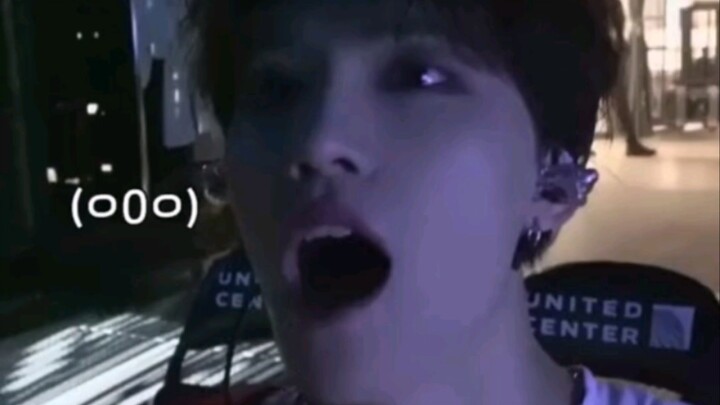 Dino mắc lỗi trên sân khấu mà còn bị ba anh trai trêu ngay tại chỗ, ha ha ha ha! Em chồn nước dũng c