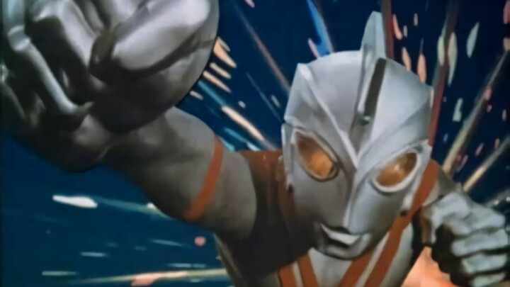Ultraman Ace quay trong một phút