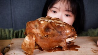 أصدقائي، كلوا رأس الخروف ببساطة.