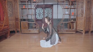 "สายลมยามเย็นโชยกิ่งก้านยั่วยวนหัวใจ" |การเต้นรำแบบโบราณที่ให้ความรู้สึกถึงบรรยากาศ