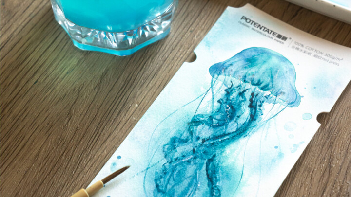 رسم قنديل البحر بطلاء واحد