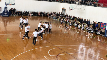 河南大学vs郑州大学男篮中场休息舞蹈
