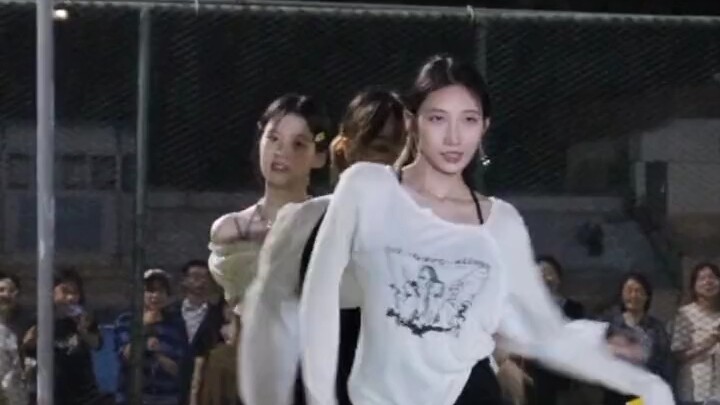 [Shandong Normal University]: The school's playground is never short of dancers