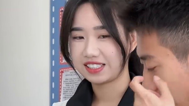 คุณยังจำเพื่อนร่วมโต๊ะของคุณในสมัยเรียนได้ไหม?