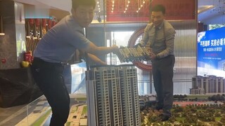 00后销售给客户介绍房子，不走寻常路 “整栋”拔起，置业顾问：这一单我签定了