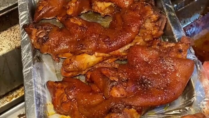 Gadis rakus, jangan dilihat!