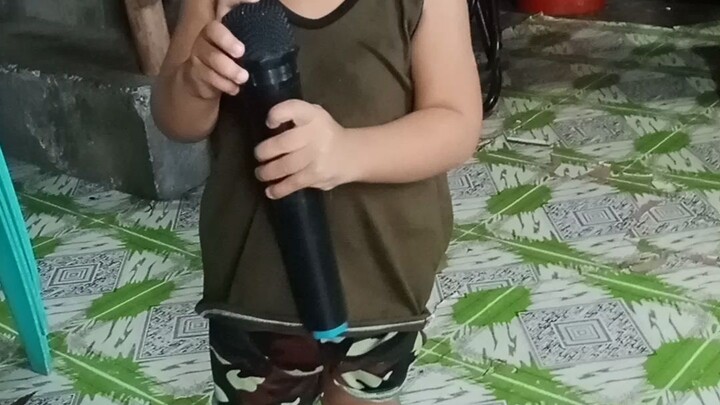 Singer daw siya pag laki 😊