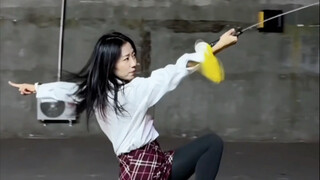 Jawab aku, apakah aku yang paling jago latihan pedang di antara para senpai?