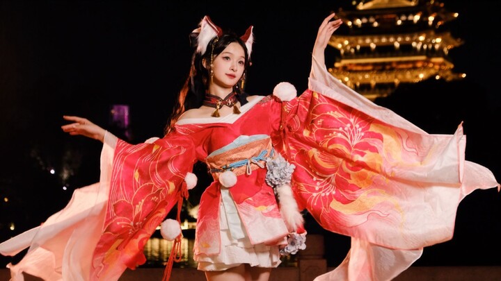 The little fox is having a disco in front of Chaoran Building!? Nine-tailed fox