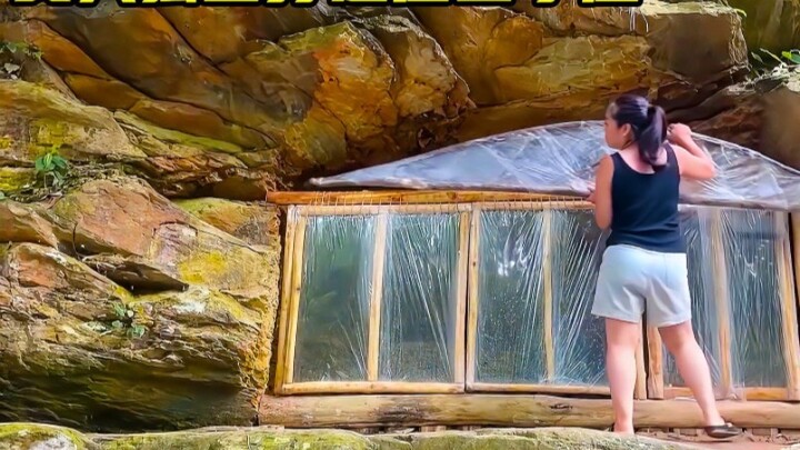 Wanita Membangun Pondok Tebing yang Sempurna