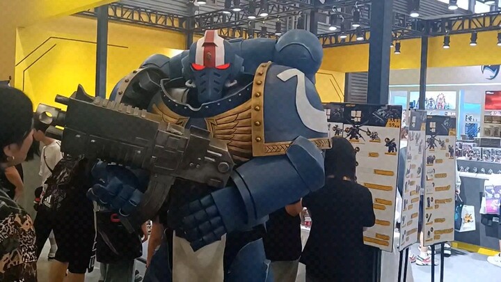 The blue man is back again [DS students make props] "Warhammer 40k" jump to the dark source Shanghai