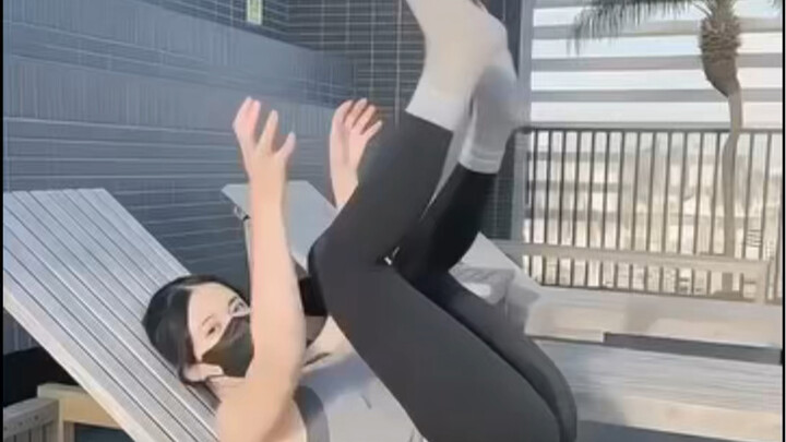 Tình yêu như quần tất lót trong