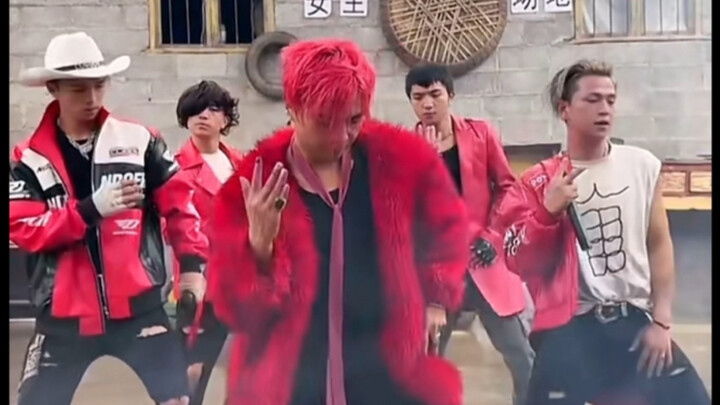 Potongan live streaming Bigbang Yunnan tanggal 17 September, di akhir mereka menampilkan a cappella 