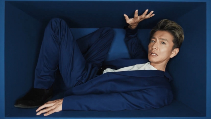 Takuya Kimura Shot an Ad Inside a Box
