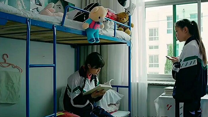 Poor Girl Lends Rich Classmate 3 Yuan, Only to Be Repaid with Generous Help