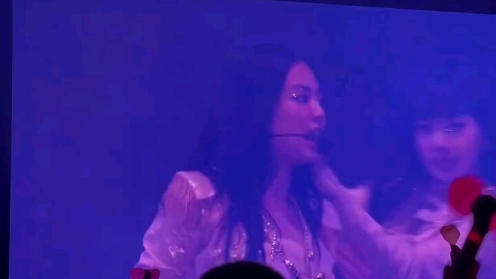 [ Jennie ] When she gets serious, no one can beat her!