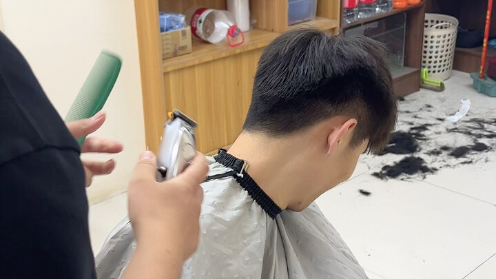 Tak seorang pun bisa keluar dari salon dengan tersenyum