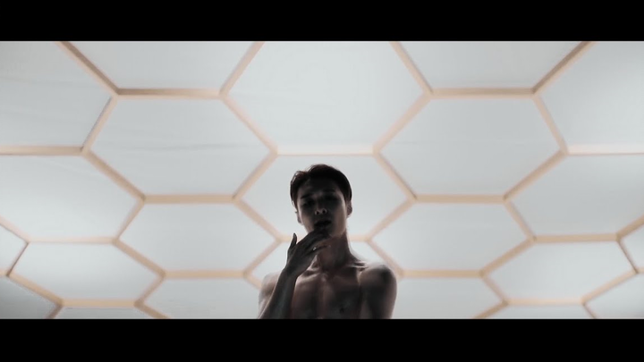 Mixing your own songs turns them into viral hits! Zhang Yixing x Byun Baekhyun – “HONEY/BETCHA” supe