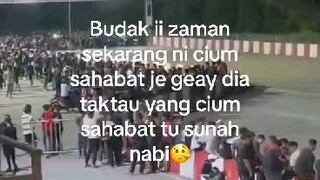 Cium sahabat itu sunnah nabi 🙂