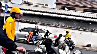 成年人的崩溃就在一瞬间