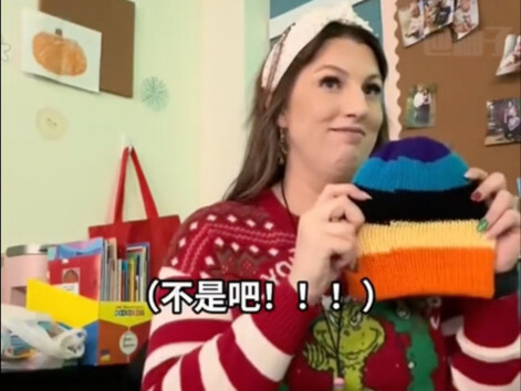 老师把孩子们的画都做成了真正的帽子