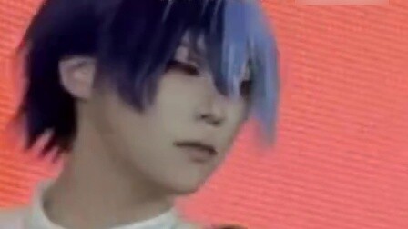Aoyagi Touya fought with the shoulder pad on the stage (?)