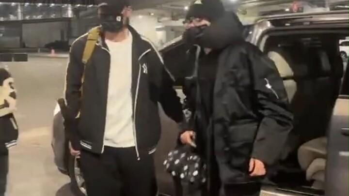 #Fan kêu Vương Hạc Đệ mặc đồ sành điệu, lòe loẹt tí đi! Hahaha, cô chị này quá bá đạo luôn!