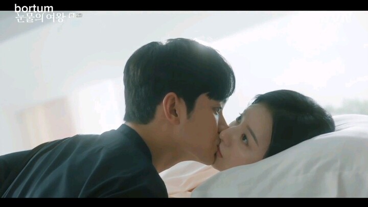 Kim Soo Hyun want to wake up Kim Ji Soo, but the Morning Kiss that happened 🤣 | QUEEN OF TEARS |