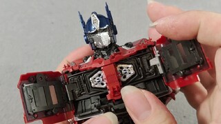 Saint Sky assembles Optimus Prime progress head and chest linkage display