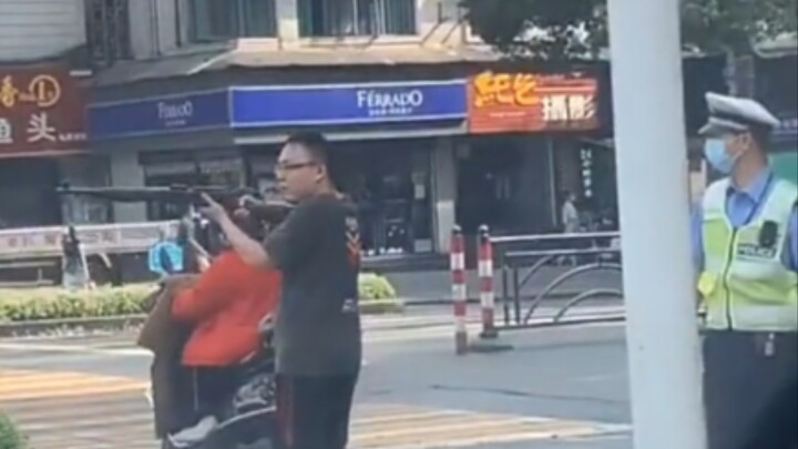 Aku bakal ketawa mati lihat kelompok orang yang kena tipu ini hahahahaha!
