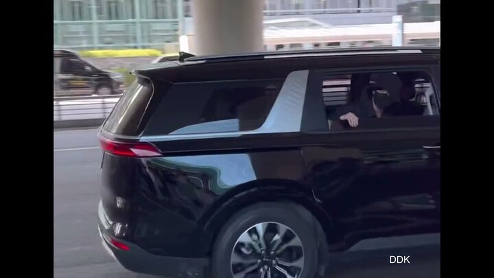 Look at Jungkook looking at the fans from his car he rolled down the window 😭💜 #jungkook #bts