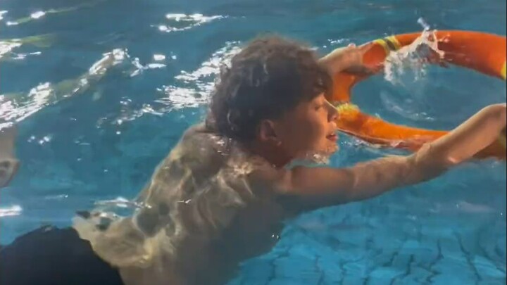 Demon Child Stirs Up the Seas! Taigesi Learns to Swim and Suddenly Cries Out, “Save Me!!!”