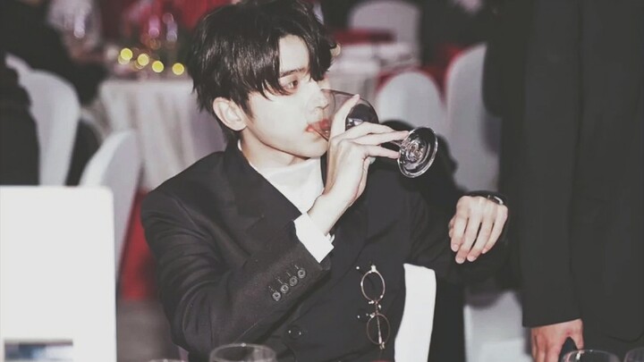 في وقت لاحق، بعد أن تخلصت من تحيزي، تمكنت أخيرًا من إدراك جاذبية تلك الشخصية الرائعة!!