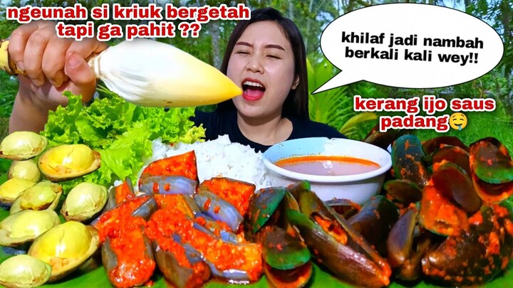 MAKAN KERANG SAUS PADANG TERONG BALADO LALAPAN MENTAH JANTUNG PISANG MENTAH JENGKOL MUDA