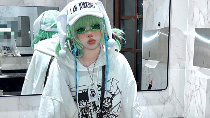 Same Outfit: Before Makeup vs. After Makeup 3.0